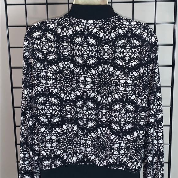 Abercrombie & Fitch Silky, Zip Up Top / Jacket EC - Picture 3 of 5